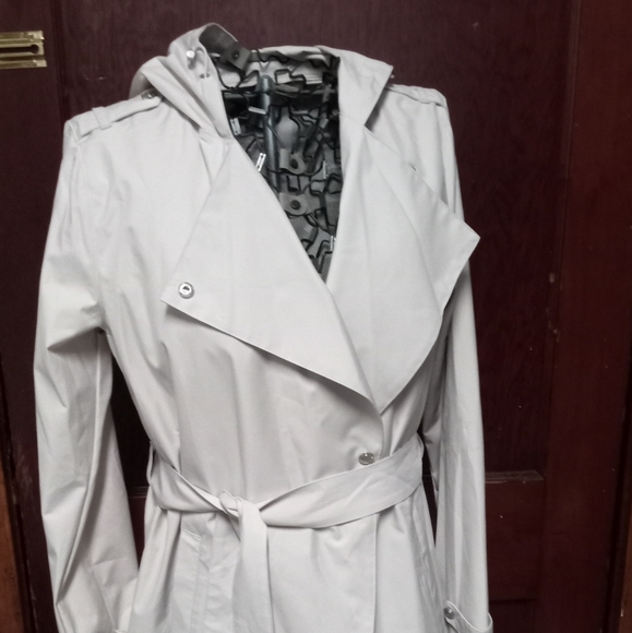 Bernardo lightweight all weather windbreaker jacket coat w/hood belt geo… - Picture 3 of 16